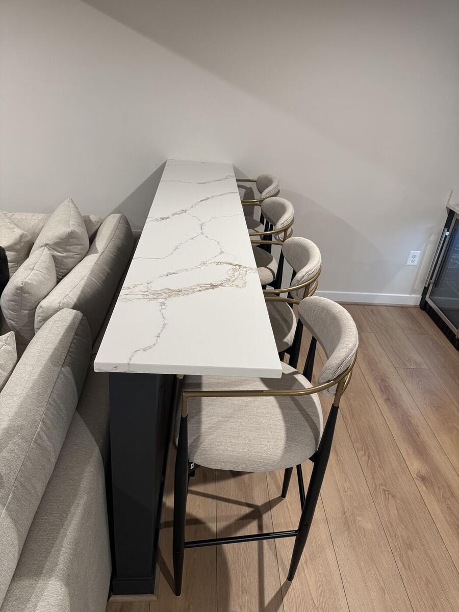 Marble-look island top with bar stools